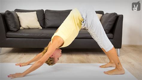 Der blähbauch lässt sich sehr gut mit yogaübungen bekämpfen. Yoga Übungen für Anfänger: Top 5 mit Miriam - YouTube