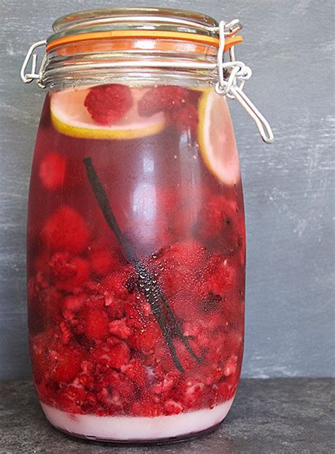 How To Make Raspberry Gin Easy Homemade Fruity Gin Recipe