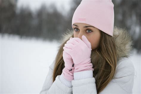 Cold Hands What Causes Them And When To Seek Treatment Nj Hand And Wrist