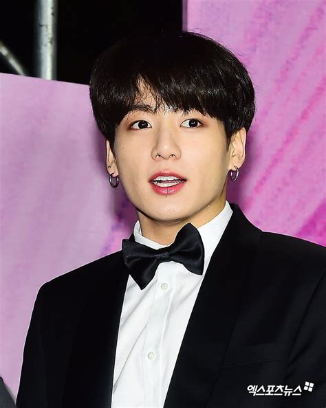 Romanización revisada del coreano, bangtan sonyeondan) es una boy band surcoreana formada en seúl en 2010. 190115 SMA Red Carpet #BTS | Tipos de sangre, Rapero, Cantantes