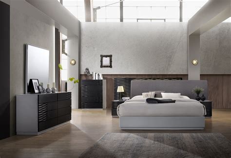 Nevertheless, whatever the case is, a woman's bedroom will also tend to look elegant and stylish. Elegant Quality Platform Bedroom Sets with Fabric ...