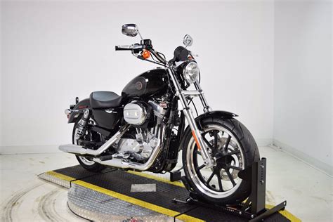 Hem adı, hem dizaynı, hem motoru hem sesi hem de 100 küsur yıllık tarihi ile harley davidson, motosiklet dünyasında kendisine çok haklı ve prestijli bir yer edinmiştir. New 2019 Harley-Davidson Sportster 883 Superlow XL883L ...