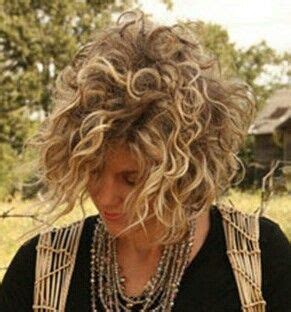 Short stacked layers on soft curls. Google | Bob haircut curly, Stacked bob haircut, Hair styles
