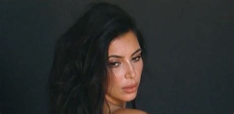 Kim Kardashian Aparece Nua Durante Sess O De Fotos Em Reality Show