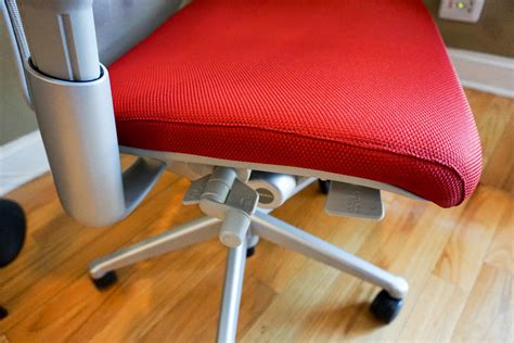 You'll love the look and feel of this unique desk chair. Review: Haworth Zody Task Chair - Technabob