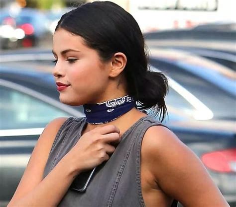 She got the word '4' tattooed on her side with her friends. Selena Gomez Shows Off New Behind-the-Ear Neck "g" Tattoo ...