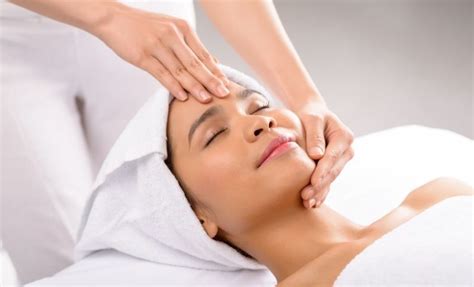 Treat Your Body And Mind To A 60 Minute De Stress Pamper Package Daddys Deals