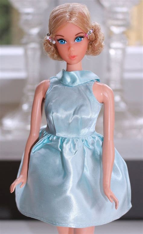 quick curl barbie 1973 wearing glamour group dress from 1970 73 vintage barbie clothes barbie