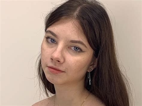 editadale big boobed brunette teen girl webcam