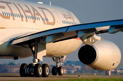 Premium Service on Etihad Airways Makes Long Flights Easy