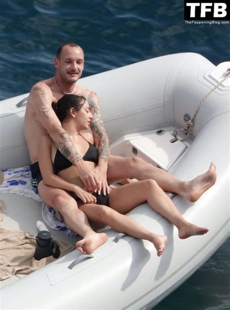 Charli Xcx Shows Off Her Nude Tits On Holiday At The Amalfi Coast 21