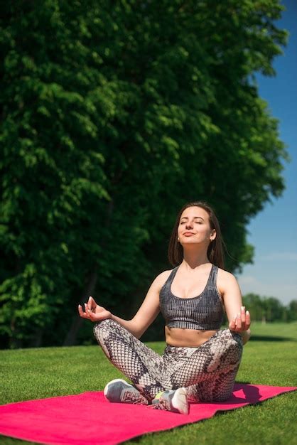 Free Photo Athletic Woman Practicing Yoga Outdoor