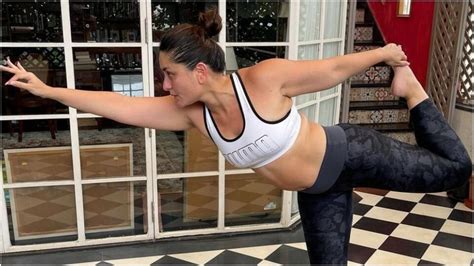 Kareena Kapoor Is The Og Yogini As She Does Yoga Asanas In New Pics See Here Health
