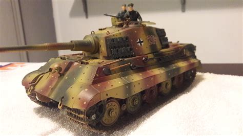 German King Tiger Tank Plastic Model Military Vehicle Kit 135