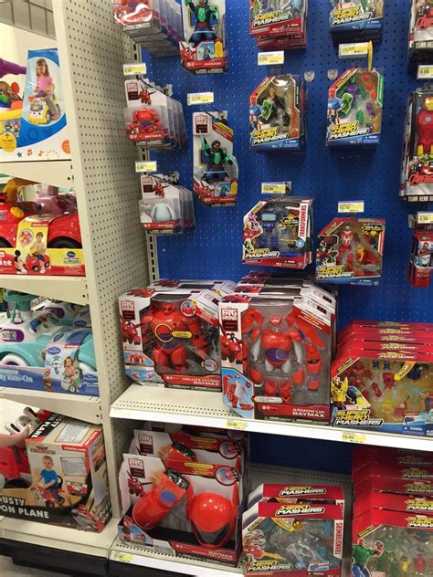 Hugo es un joven stripper que se ve envuelto en un asesinato relacionado con el mundo de la noche. This Target has Big Hero 6 toys, my boys were very excited ...