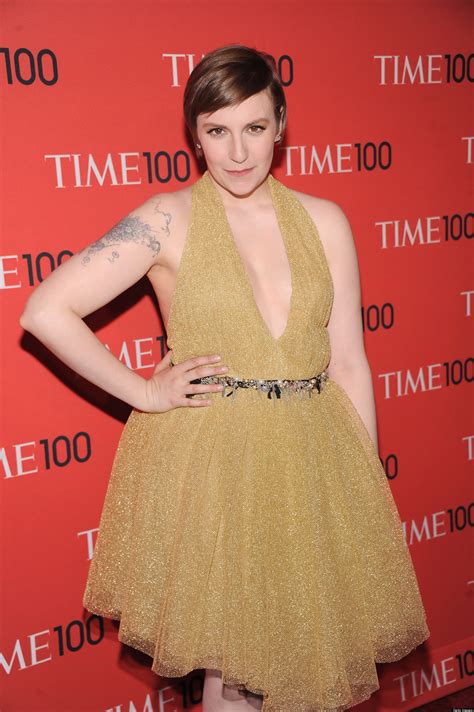 Lena Dunham S Cleavage On Full Display In Plunging Neckline Photos Huffpost