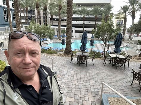 Hilton Grand Vacation Paradise Pool: Season-Hours-Information - Midlife