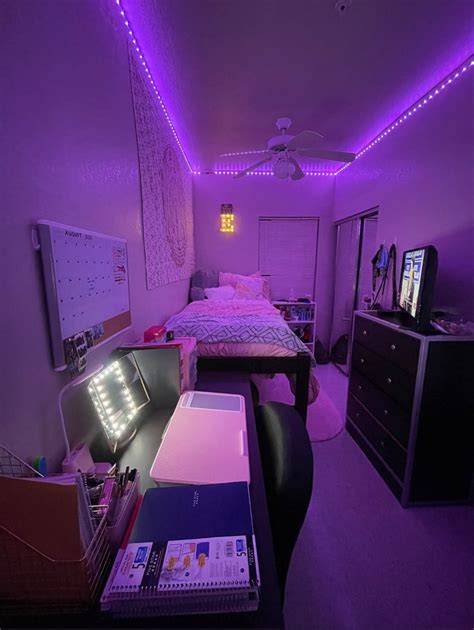 Pin Van Rave🧚🏾‍♂️ Op ♡ Dorm Room ♡ Slaapzaal Ontwerpen Tiener Slaapkamer Decoraties Neon Kamer