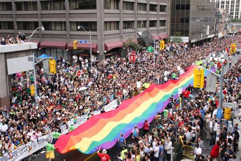 多伦多同性恋游行，总理现身全城high翻天！游行同性恋石墙新浪新闻