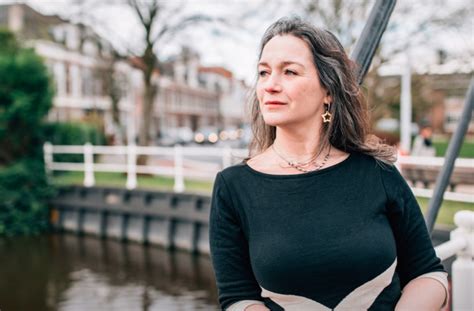 Grote Borsten Meisje Massage Leiden Nederland Sas Monitoring