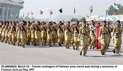 Should girls join Pakistan Army???: Girls in Pakistan Army...!