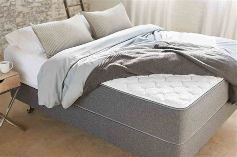 How to buy a saatva mattress. 7 Things You Need To Know Before You Buy The Best Mattress ...