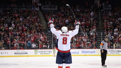 Capitals Alex Ovechkin Becomes 8th Player With 700 Goals Nbc4 Washington