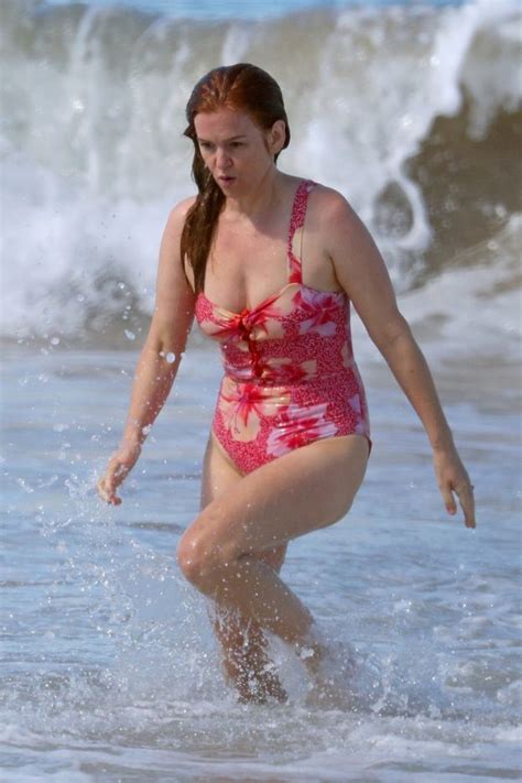 Isla Fisher Showed Off Her Sexy Ass In A Bikini On The Beach The