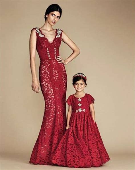 Più votati 3 abiti mamma e figlia uguali del 2020. Mamma e bimba vestite da gemelle (diverse) - Corriere.it