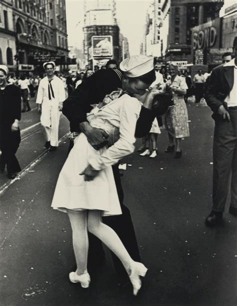 Alfred Eisenstaedt V J Day Kiss Times Square New York City Docteur Who Cumberbatch Belle