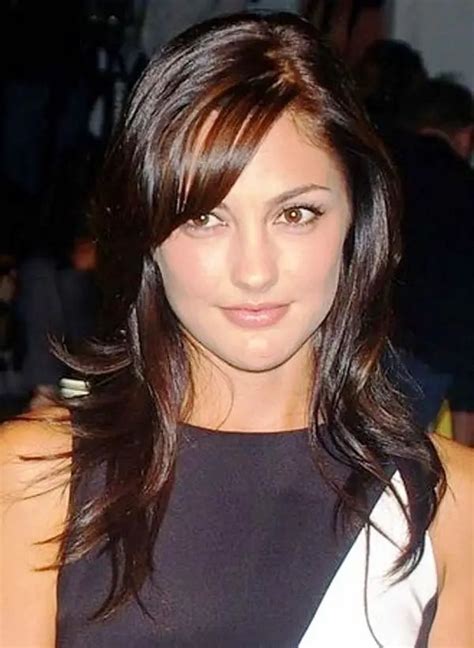 30 Shoulder Length Hair With Side Swept Bangs And Layers Fashion Style
