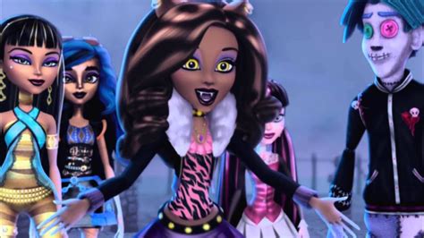 EXCLUSIVE! Monster High ™ Frights, Camera, Action: Meet Draculaura and