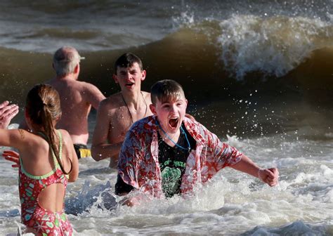 Hundreds Take The Polar Bear Plunge In N J On Spring Like New Year S
