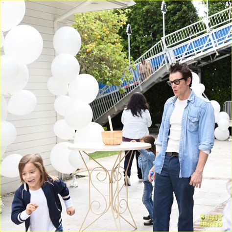 39 people named gavin hunt living in the us. Gavin Rossdale Brings His Three Sons to Easter Egg Hunt ...