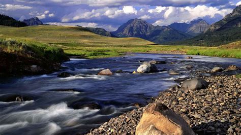 Light Valleys Wyoming Yellowstone National Park Lamar Soda