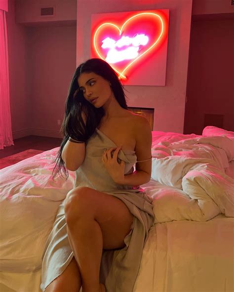 Kylie Jenner Thirst Traps4 BlackSportsOnline