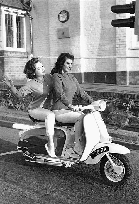 Mondo Topless Lambretta Scooter Vespa Girl Vespa Vintage