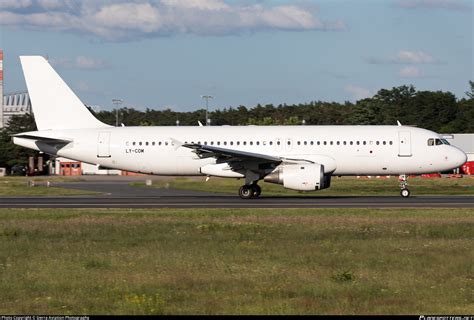 Ly Com Avion Express Airbus A320 212 Photo By Sierra Aviation