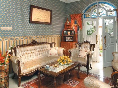 Material kayu terkenal membuat rumah terkesan hangat dan klasik. 23 Desain Ruang Tamu Klasik Modern | RUMAH IMPIAN