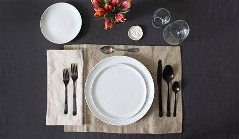 If you have any doubts, wait for the host to start eating and follow their lead. How To Set The Table: From Apartment Therapy's Maxwell ...