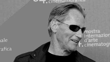 W nocy z soboty na niedzielę aktor niestety zmarł w wyniku powikłań. Zmarł aktor, piosenkarz, komik i artysta estradowy Jerry ...