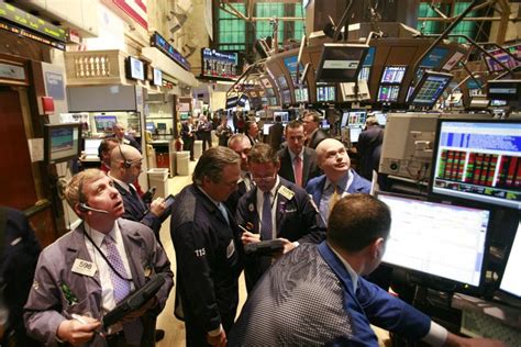 Fund prices, fact sheets, investment research, advice and portfolio tools for oeics, unit trusts, isas, peps, etfs, offshore, and life and pension funds SEC Probing Mutual Funds' Muni Bond Pricing | HuffPost