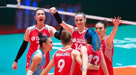 Türkiye kadın millî voleybol takımı, türkiye voleybol federasyonu tarafından yönetilen ve türkiye'yi uluslararası kadın voleybol karşılaşmalarında temsil eden takımdır. A Milli Kadın Voleybol Takımı, dünya sıralamasında beşinciliğe çıktı - Milli Takımlar - Voleybol ...