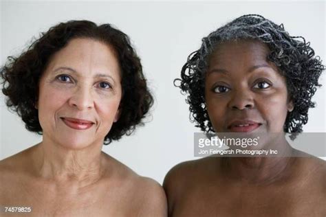 Bare Shoulder Woman Photos Et Images De Collection Getty Images