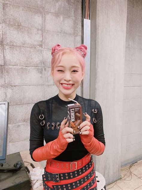 Pink Hair Dreamcatcher And Lee Gahyeon Image On Favim Com