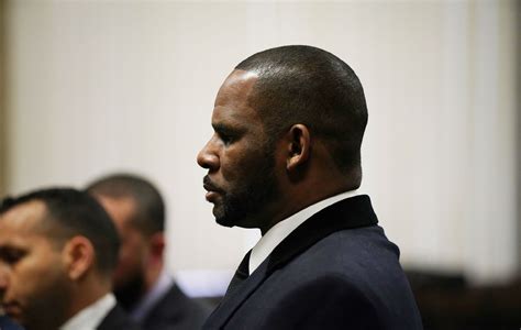 Kelly has walked out of a chicago jail after a $161,000 child support payment was made on his behalf. R. Kelly requests prison release on bail as attacker confesses