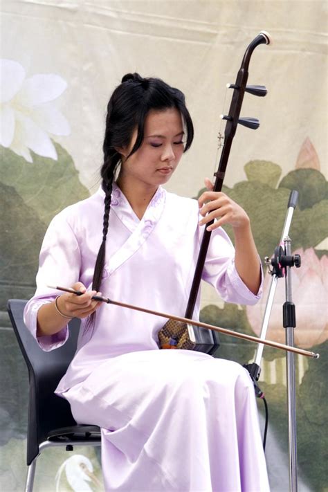 The Erhu Simple Yet Divine Erhu The Epoch Times