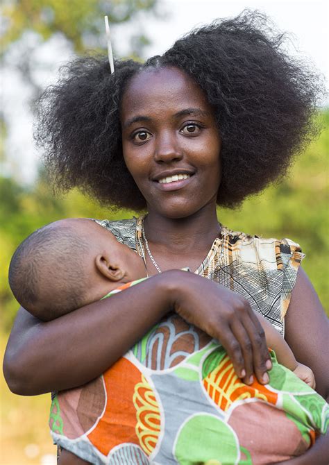 Ethiopian Woman With Her Baby Kobown Ethiopia © Eric Laf Flickr