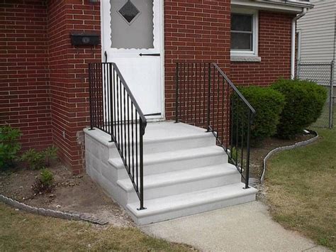 We are in the build process and enjoy the idea of floating concrete steps leading to the front entry. How to make a formwork for concrete stairs? in 2020 ...