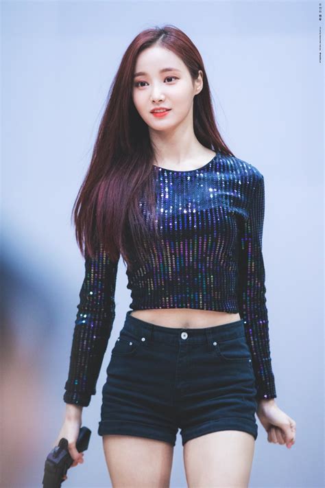 Netizens Praise This Idol's Proportionate Body Line! | Daily K Pop News